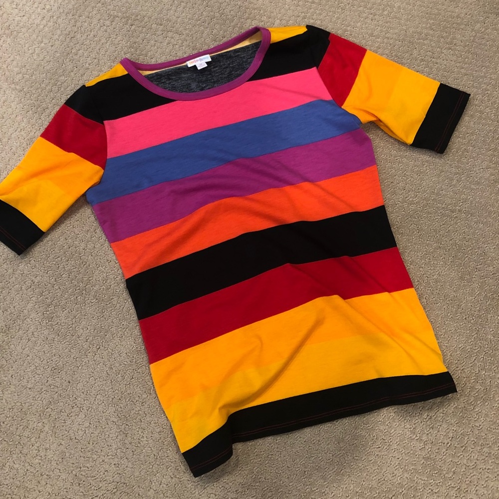 LuLaRoe Medium GiGi Tee